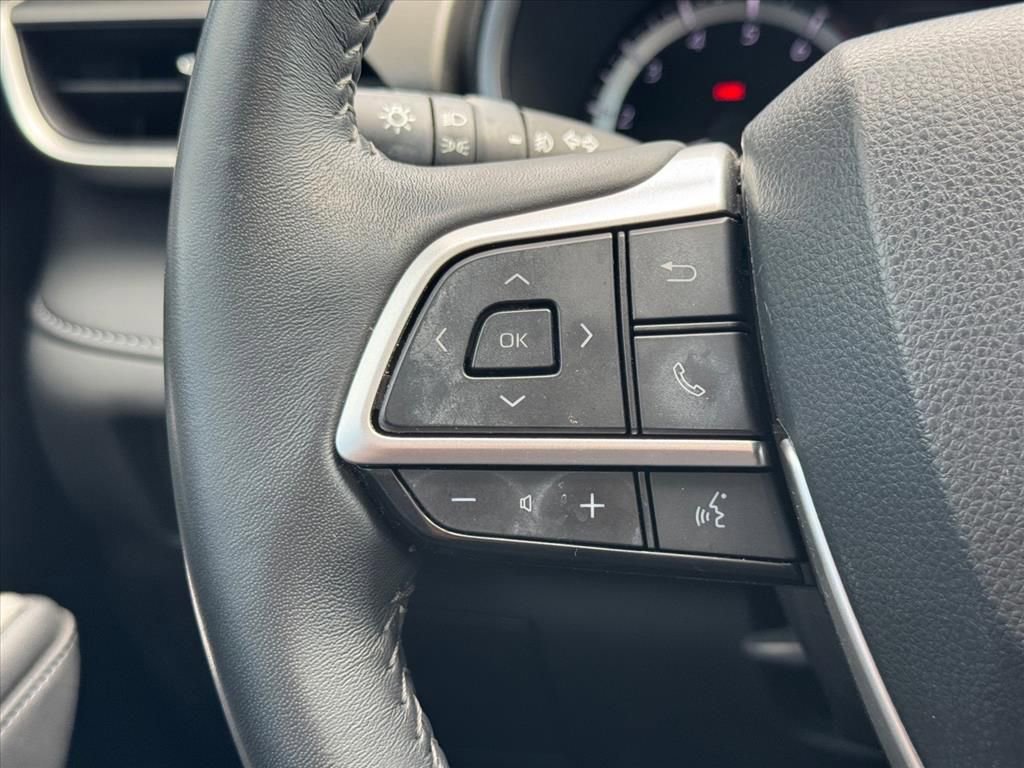 Used 2023 Toyota Highlander XLE image 18