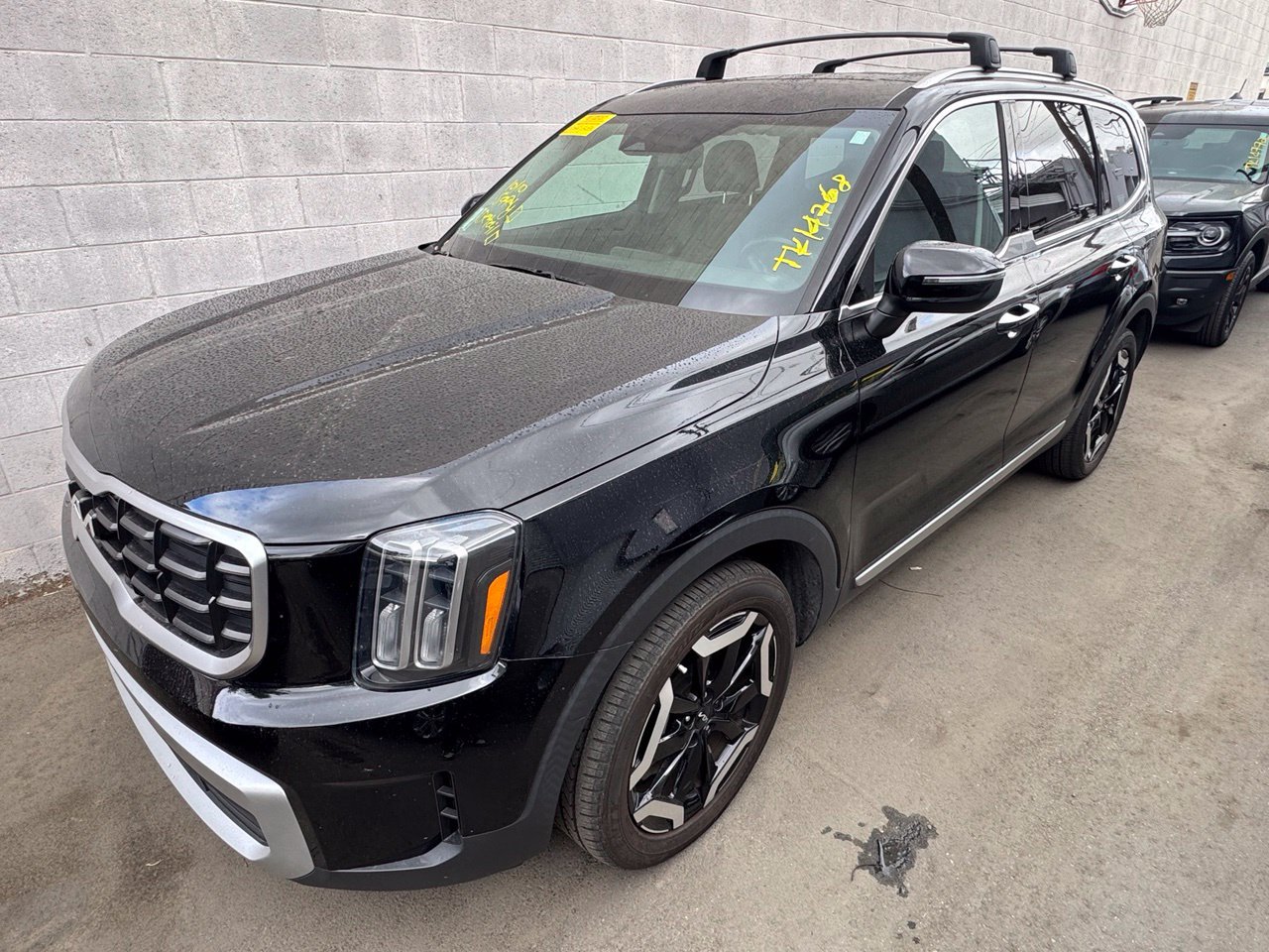 Used 2024 Kia Telluride S w/ S Sunroof Package FWD image 2