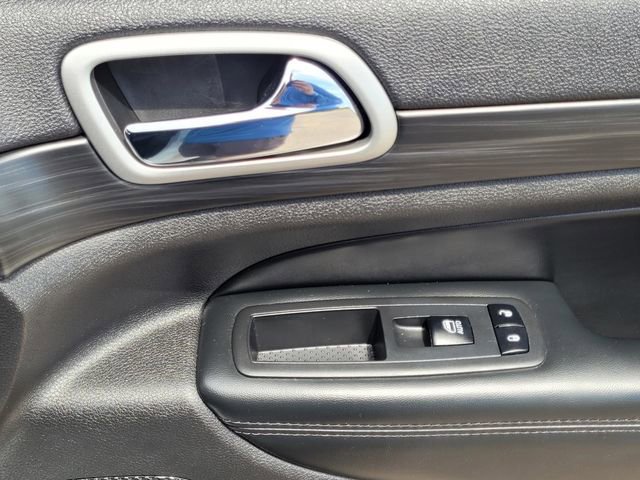 Used 2019 Jeep Grand Cherokee Altitude RWD image 24