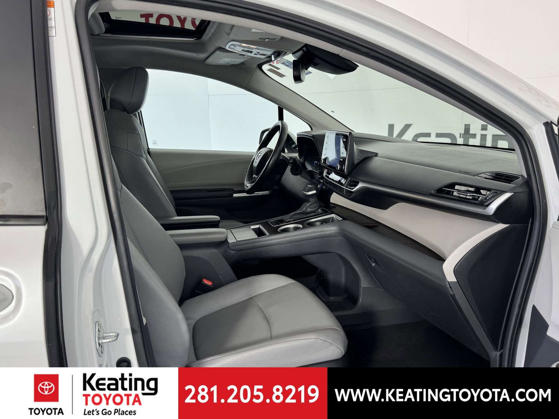 Certified 2024 Toyota Sienna XLE FWD image 23
