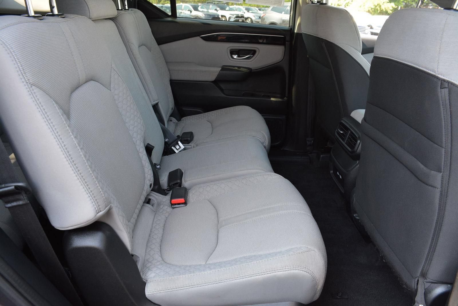 Used 2023 Honda Pilot LX image 19