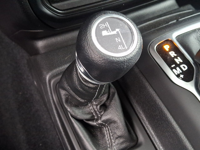 Used 2024 Jeep Wrangler Unlimited Sport AWD/4WD image 23