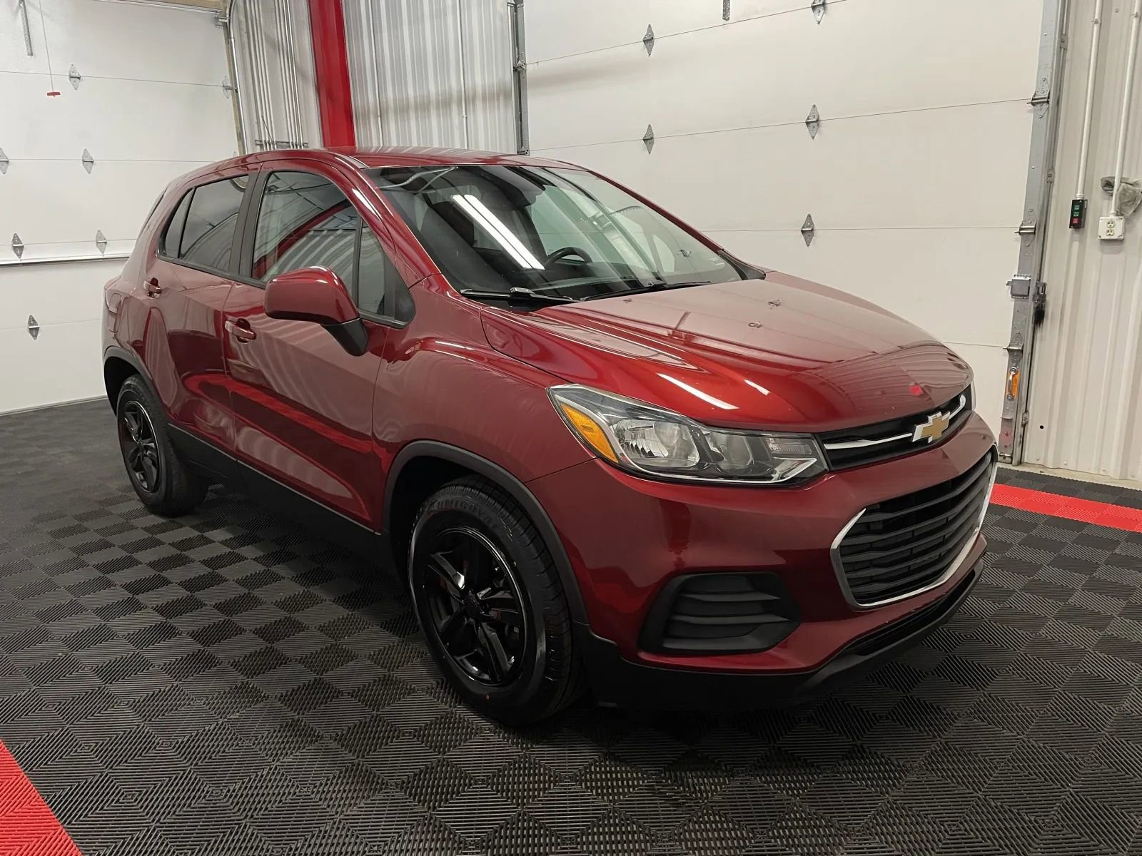 Used 2021 Chevrolet Trax LS w/ Tint and Cruise Package FWD image 5