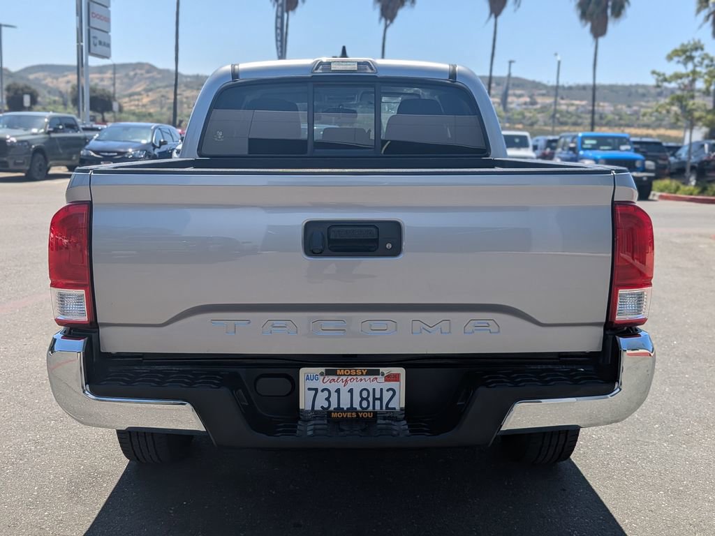 Used 2017 Toyota Tacoma SR5 w/ SR5 Appearance Package (SM) image 4