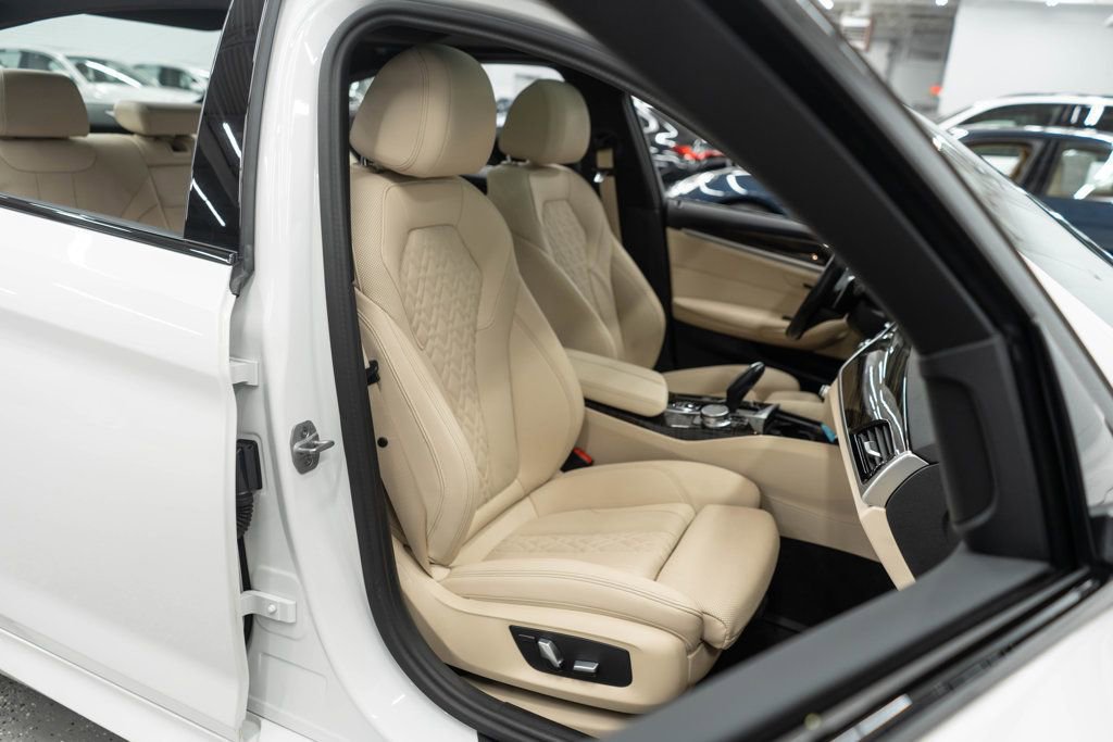 Used 2023 BMW 530e xDrive w/ M Sport Package AWD/4WD image 10