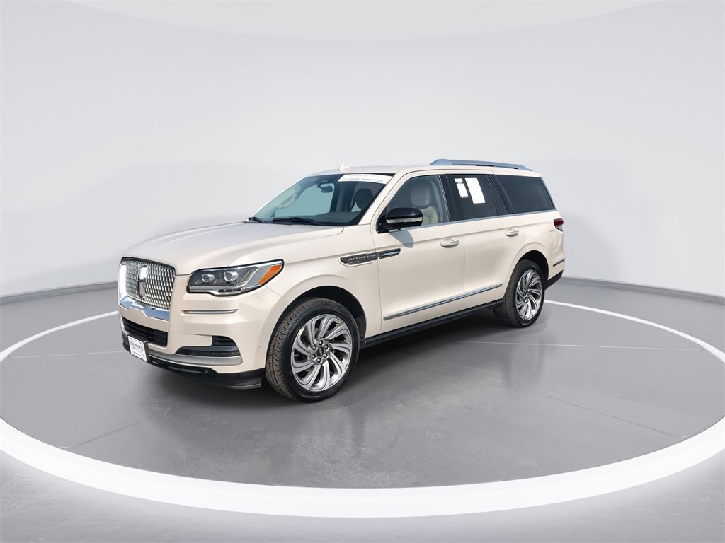 Used 2024 Lincoln Navigator Premiere image 4