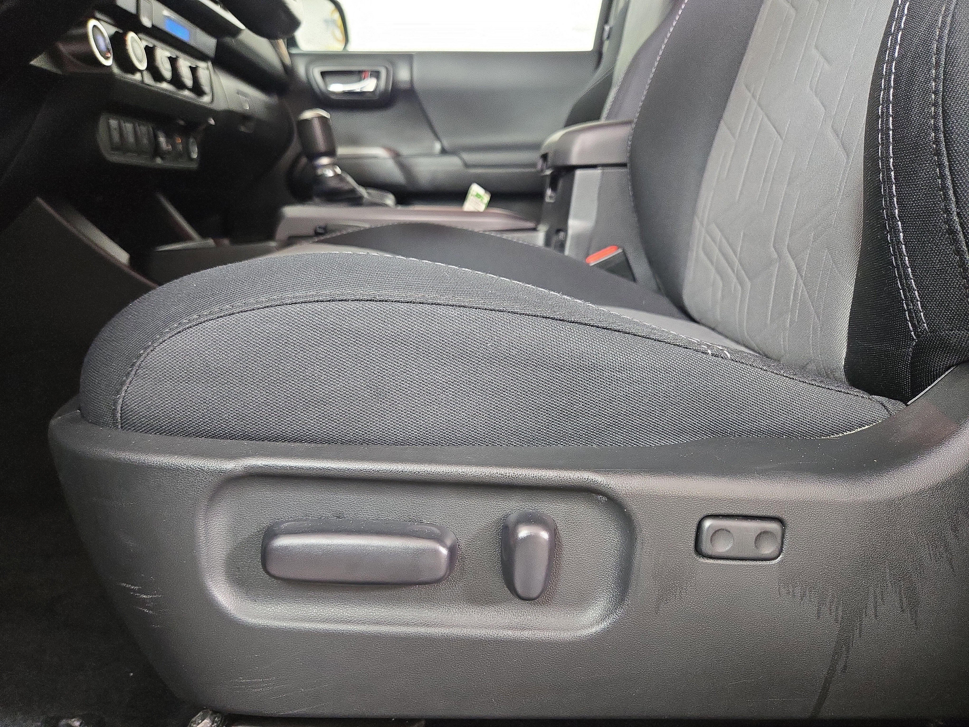 Used 2021 Toyota Tacoma TRD Sport image 30