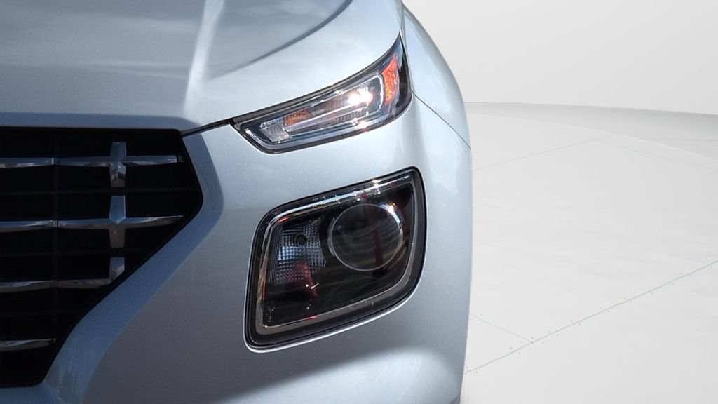 Certified 2021 Hyundai Venue SEL FWD image 20