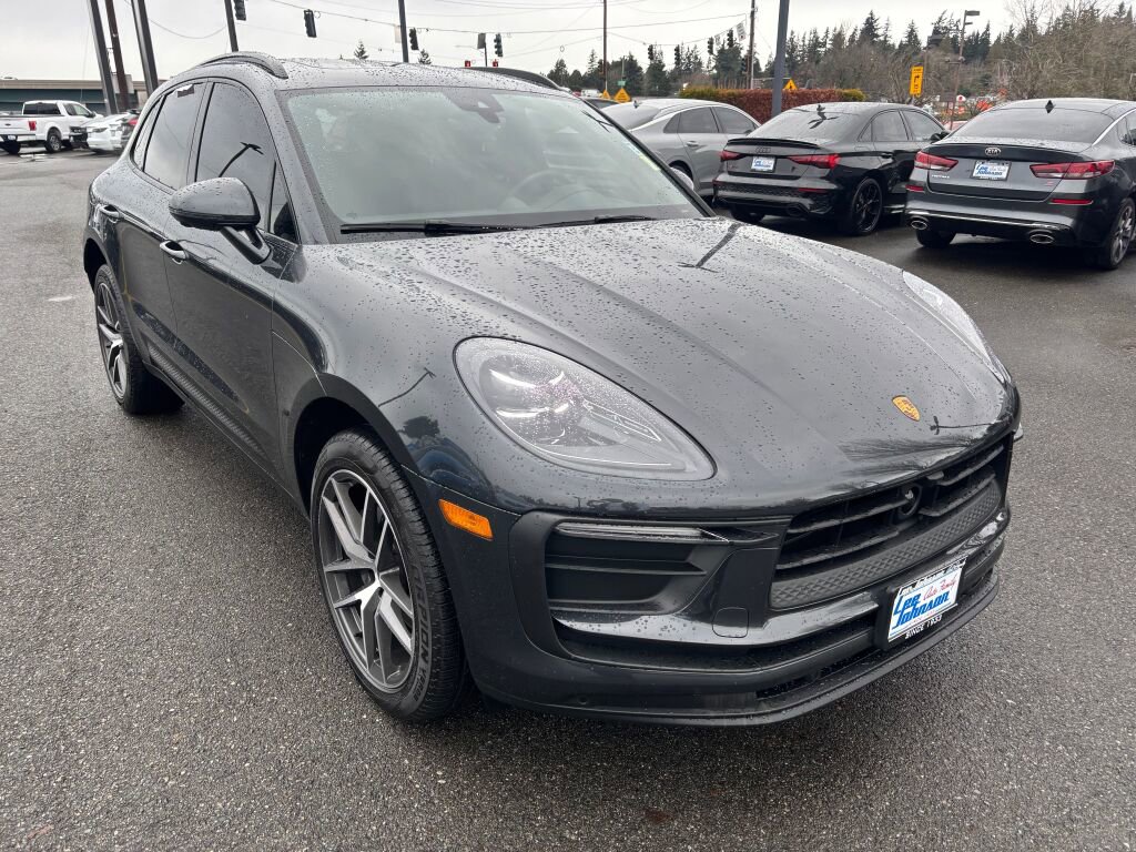 Used 2024 Porsche Macan Base image 3
