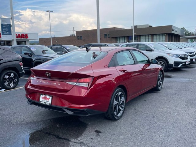 Used 2023 Hyundai Elantra SEL w/ Convenience Package FWD image 3