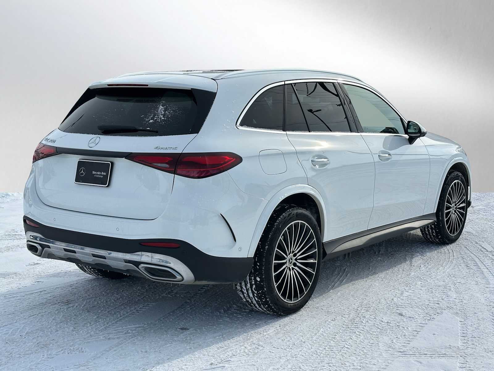 Used 2024 Mercedes-Benz GLC 300 4MATIC image 3