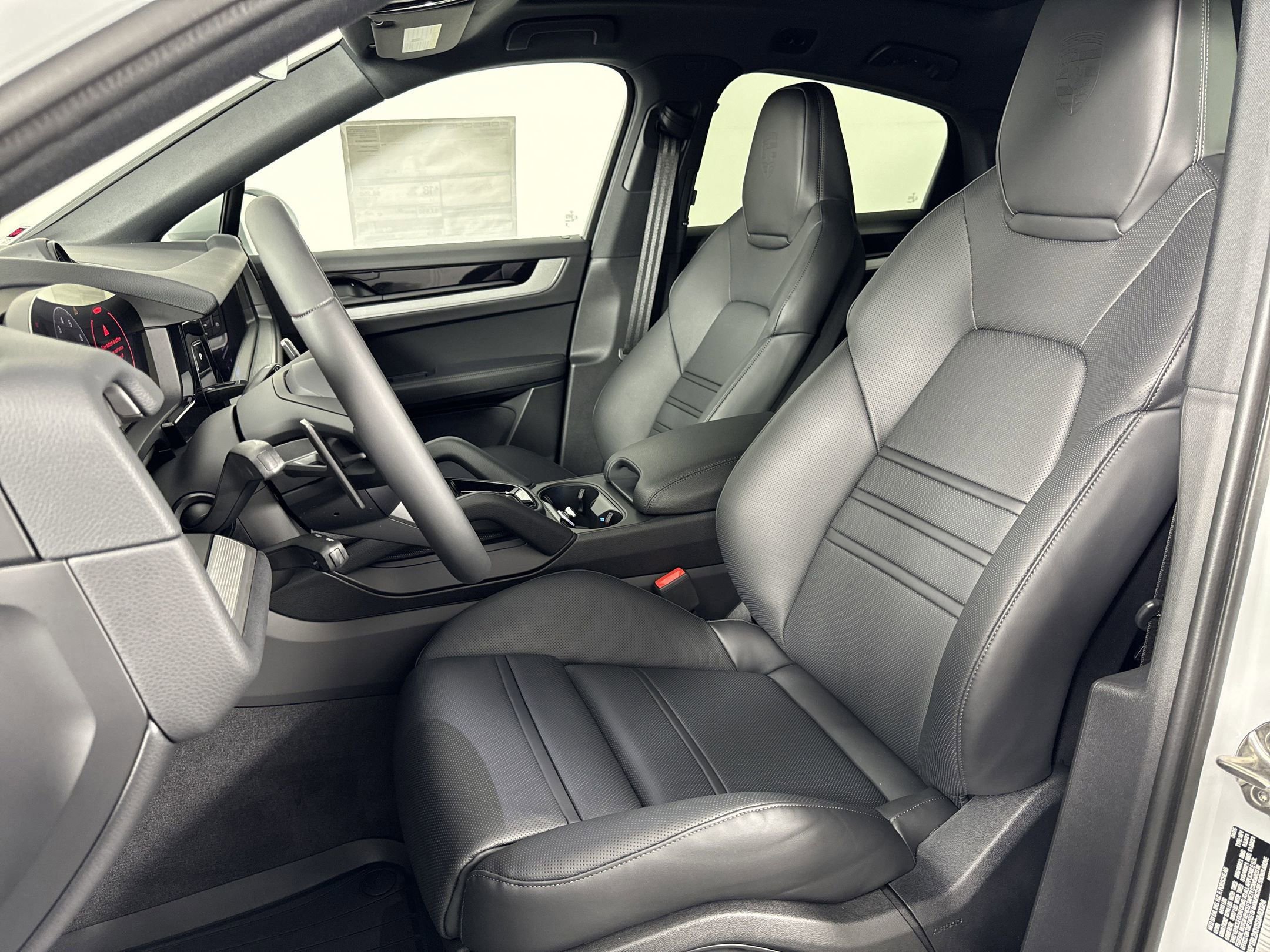 Certified 2025 Porsche Cayenne S image 5