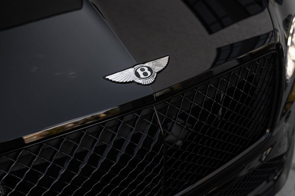 Used 2025 Bentley Bentayga AWD/4WD image 18