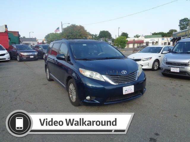 Used 2012 Toyota Sienna XLE image 1