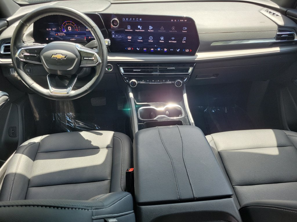Used 2025 Chevrolet Traverse LT FWD image 19