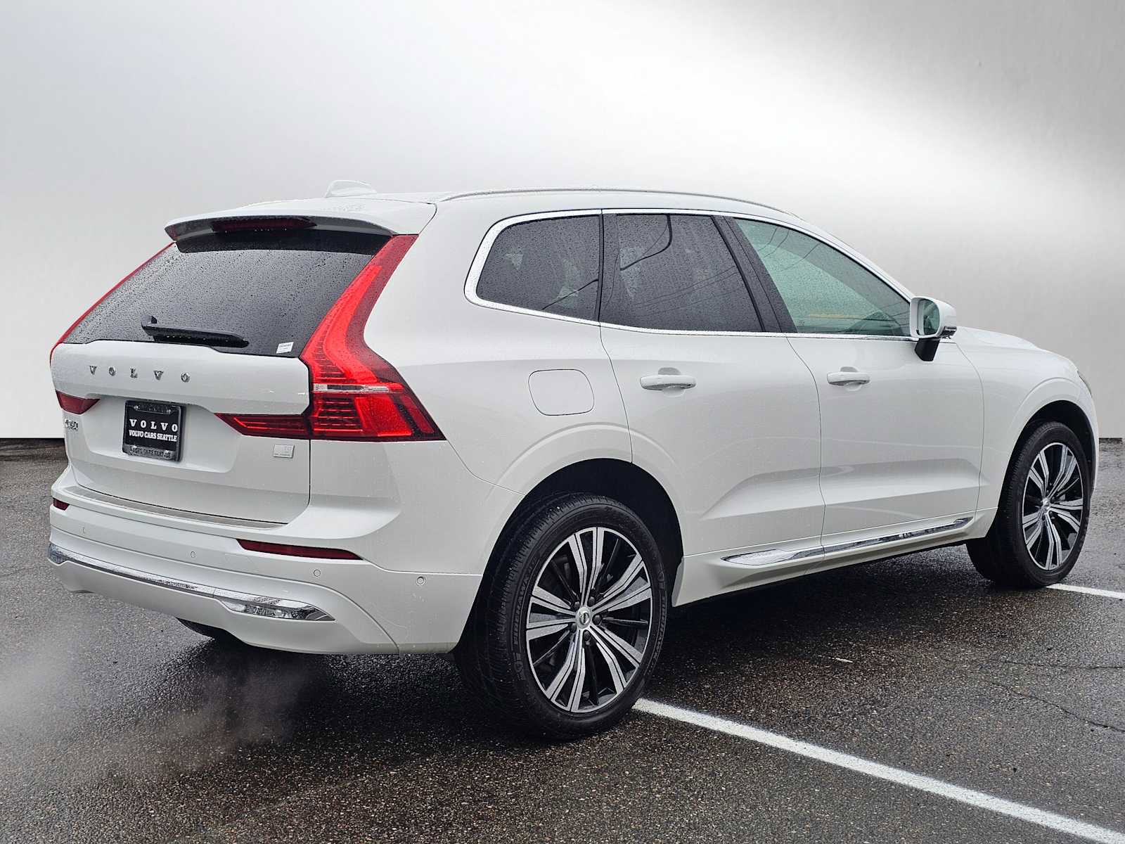 Certified 2023 Volvo XC60 T8 Ultimate w/ Climate Package image 3