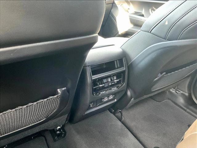 Used 2025 Jeep Grand Cherokee Altitude RWD image 18