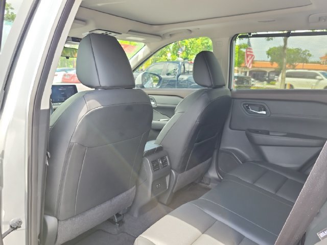Used 2023 Nissan Rogue SV w/ SV Premium B Package FWD image 12