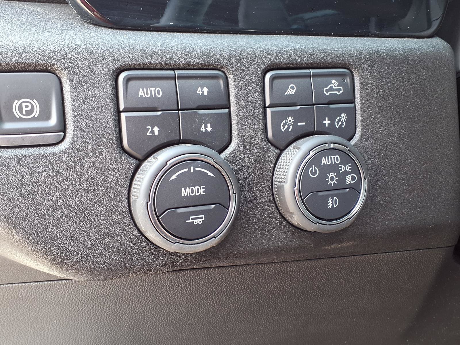 Used 2025 Chevrolet Silverado 1500 LTZ AWD/4WD image 19