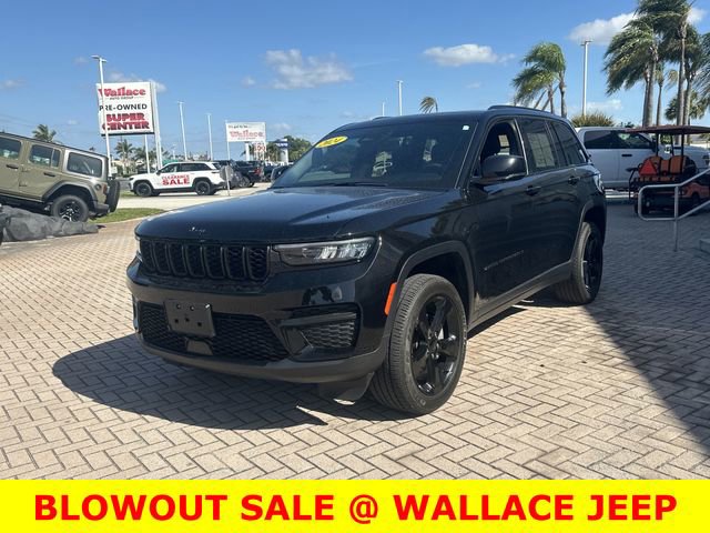 Used 2024 Jeep Grand Cherokee Altitude image 2