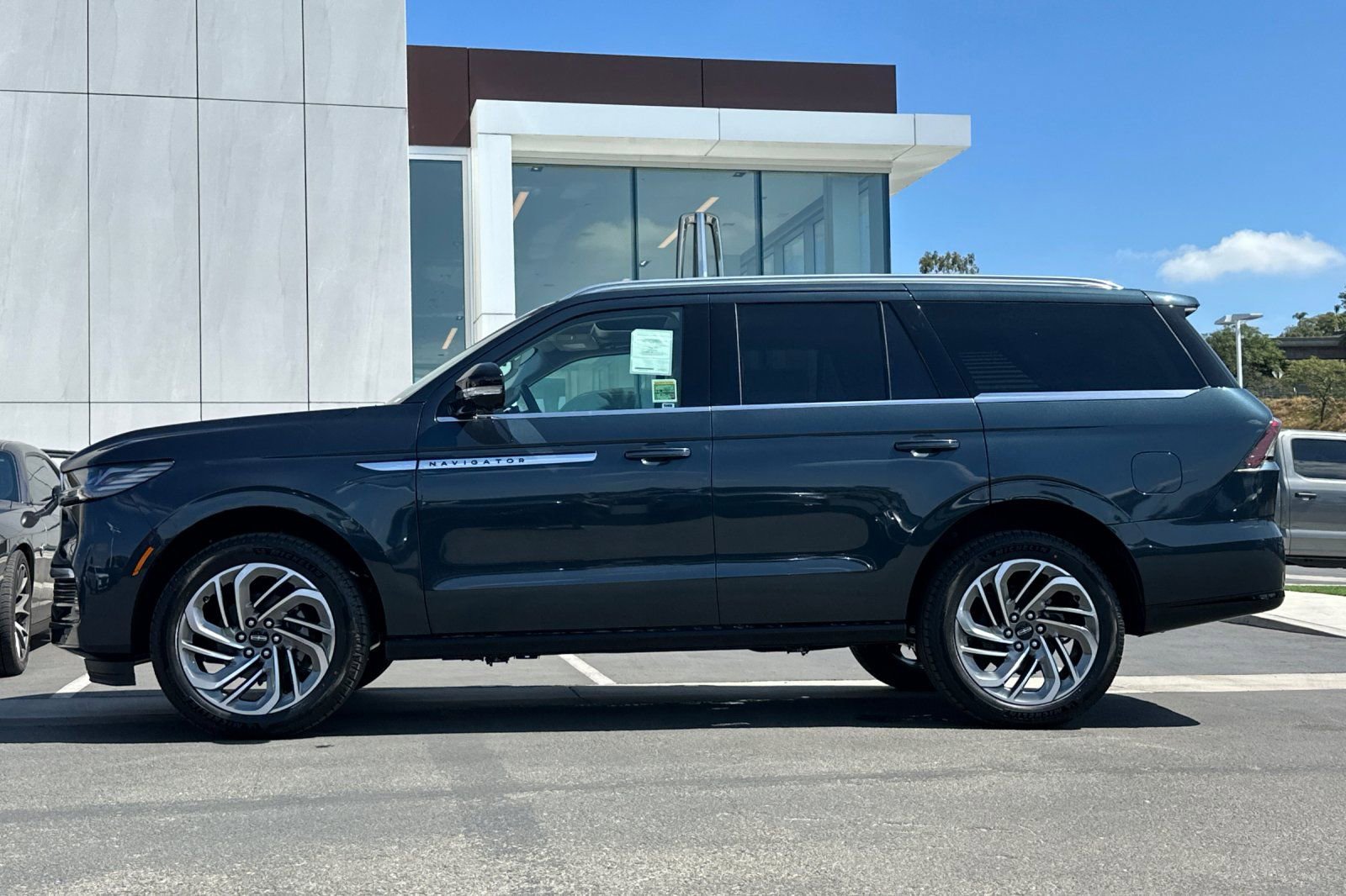 New 2026 Lincoln Navigator Reserve AWD/4WD image 6