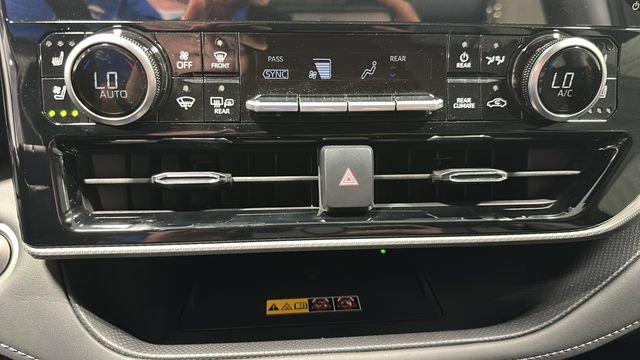 Used 2026 Toyota Highlander Platinum AWD/4WD image 22