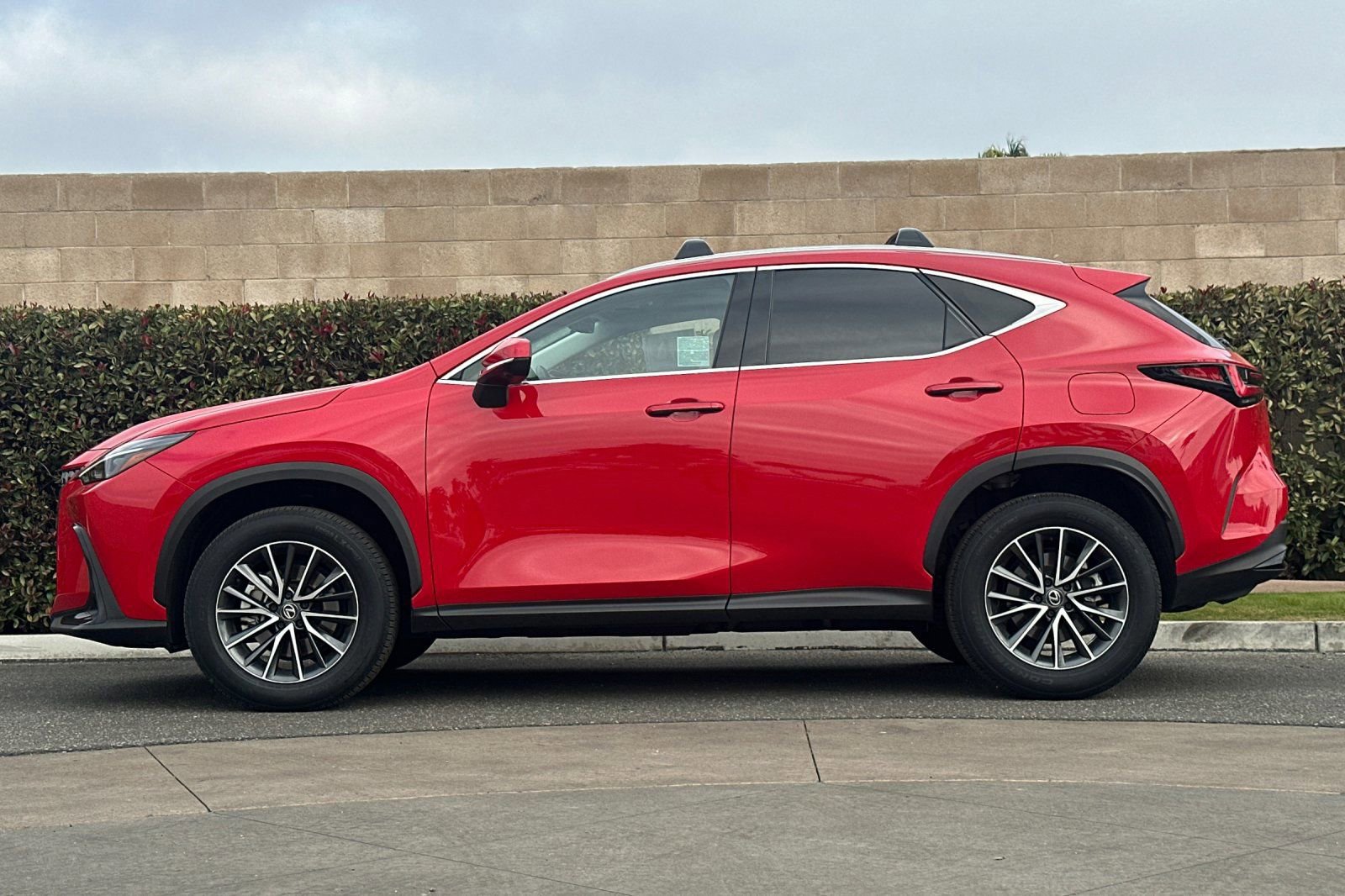Used 2024 Lexus NX 350h AWD w/ Premium Package image 7
