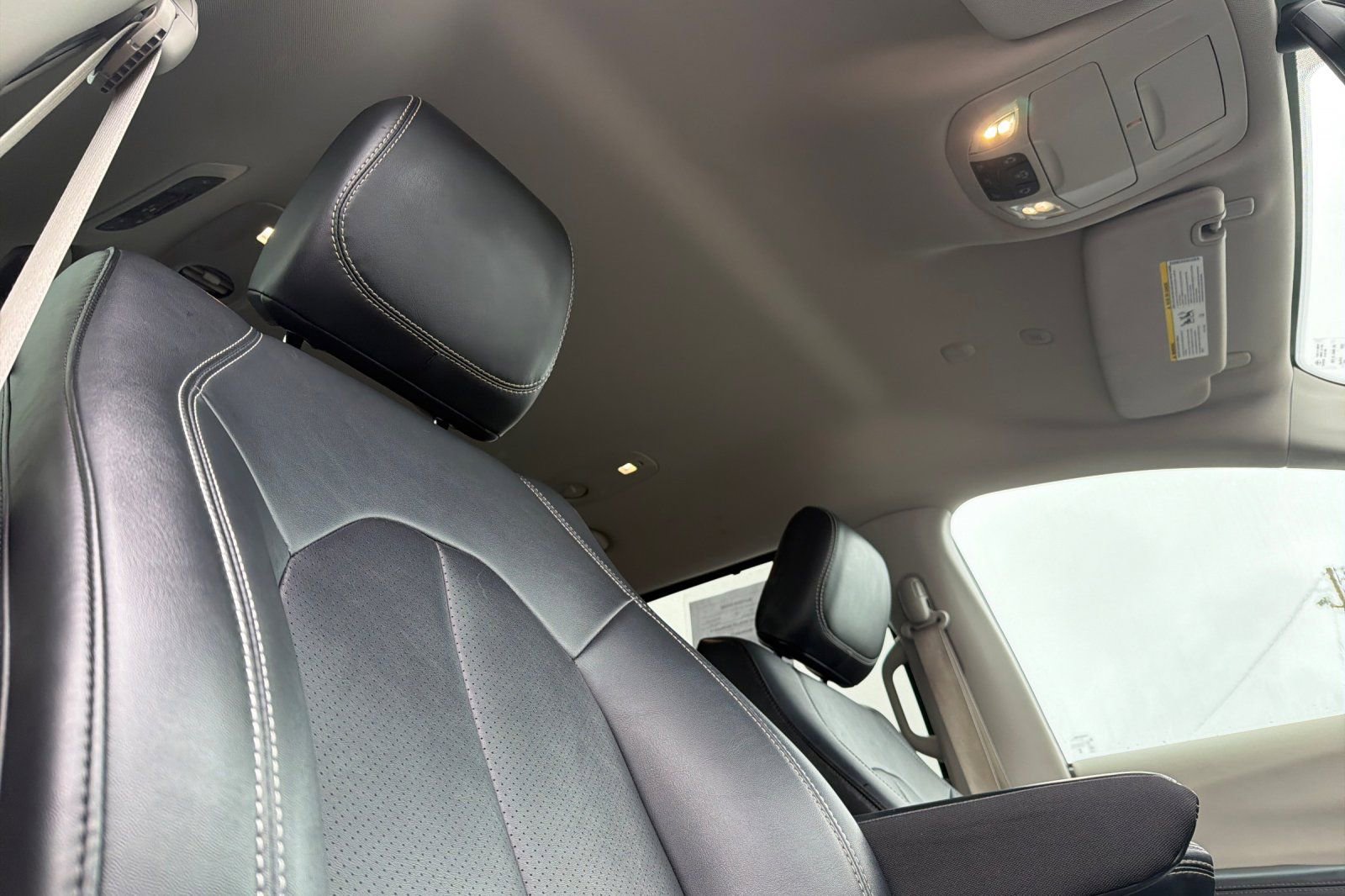 Used 2024 Chrysler Pacifica Touring-L image 14