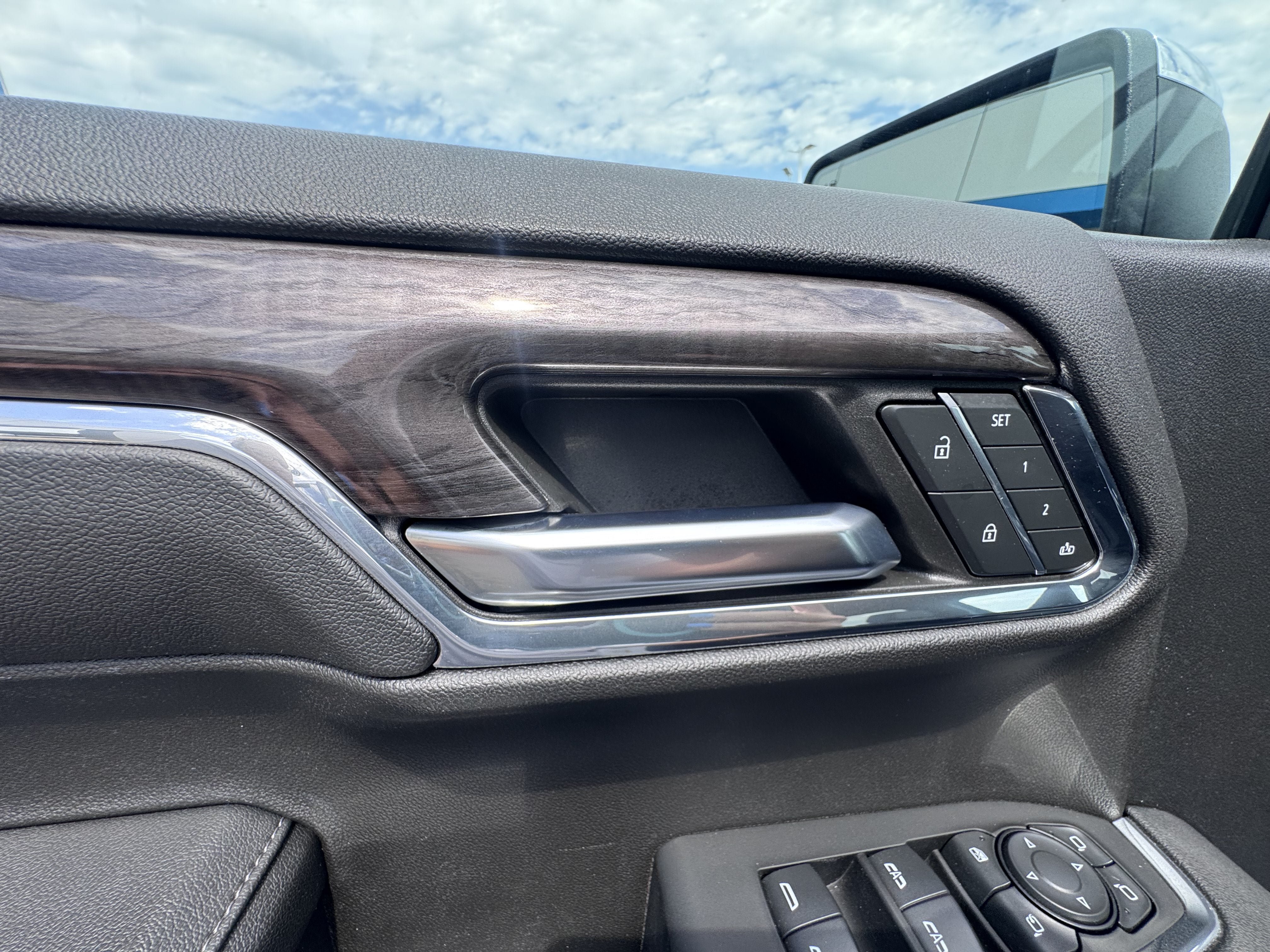 Used 2024 Chevrolet Silverado 1500 LTZ w/ LTZ Convenience Package II AWD/4WD image 20