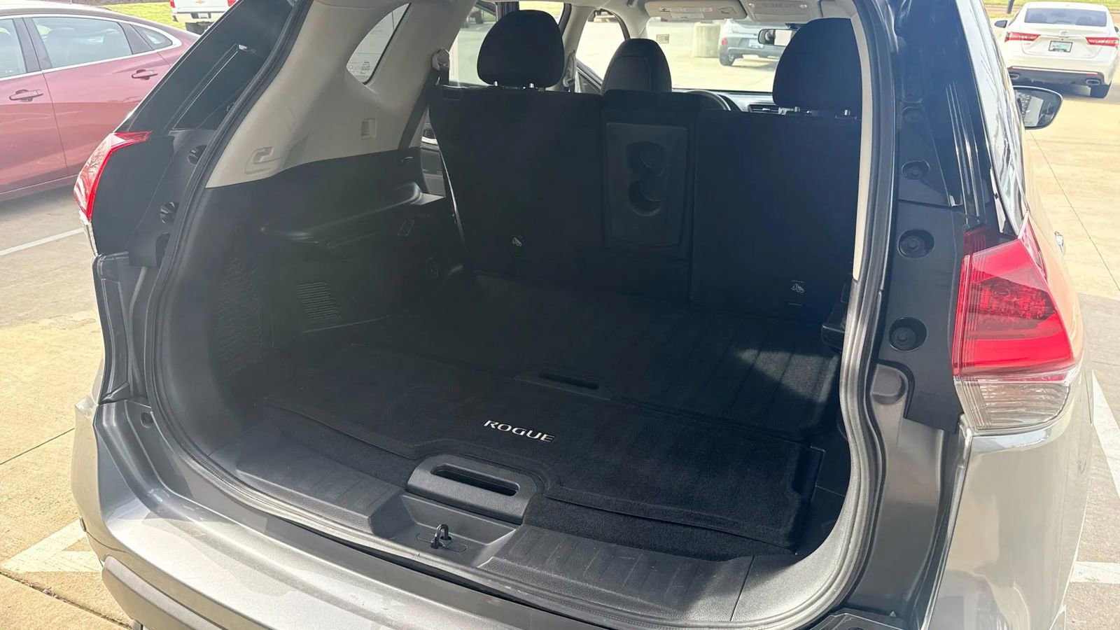 Used 2020 Nissan Rogue SV image 21