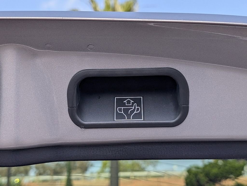 Used 2019 Toyota C-HR LE image 16