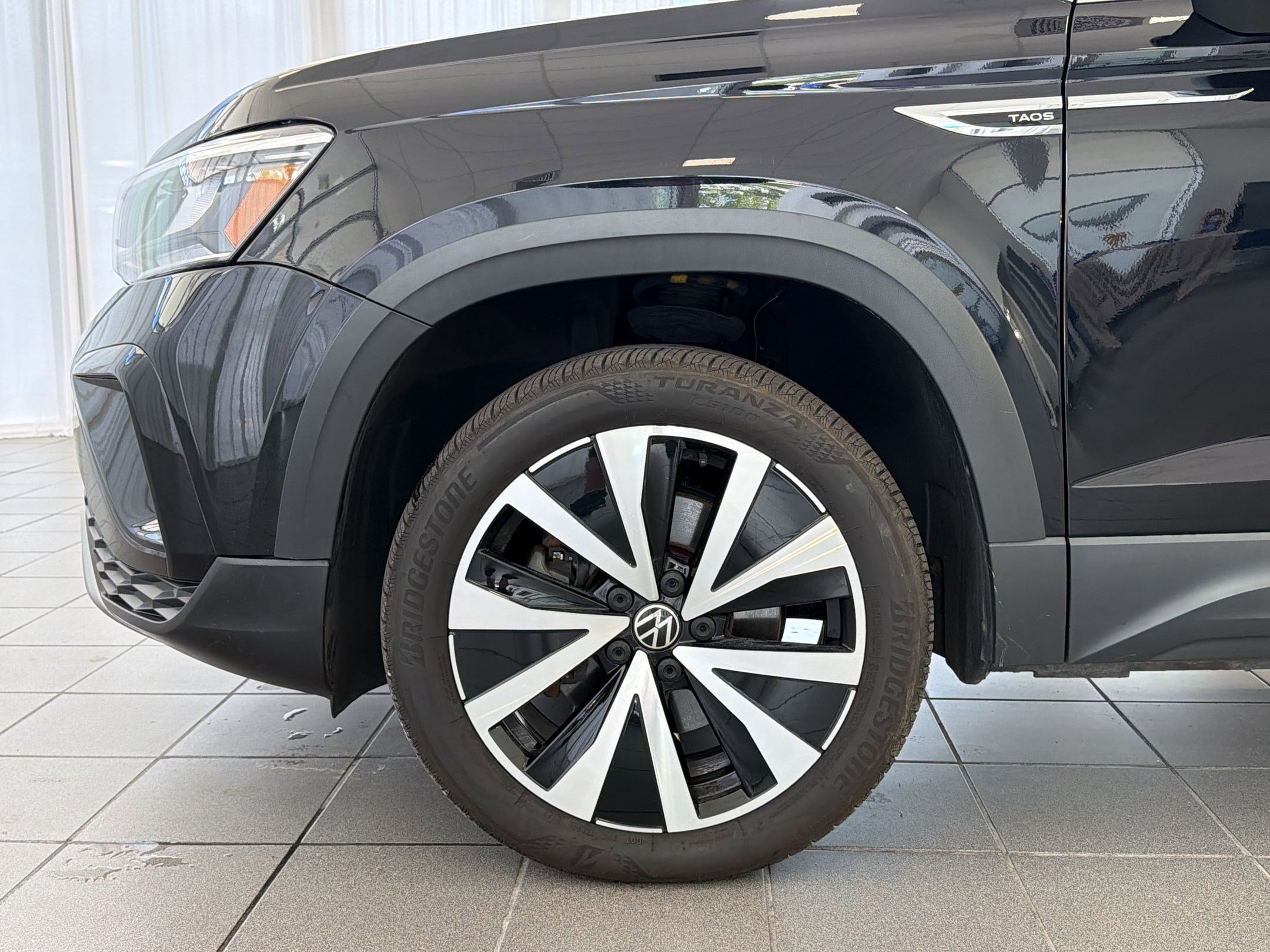 Used 2022 Volkswagen Taos SE w/ Panoramic Sunroof Package image 12