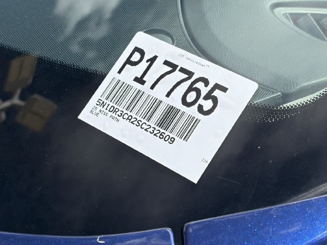 Used 2025 Nissan Pathfinder SL FWD image 32