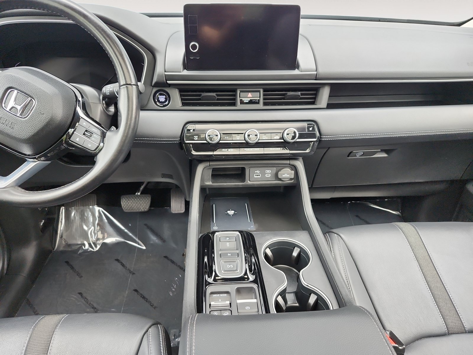 Used 2023 Honda Pilot Touring image 11