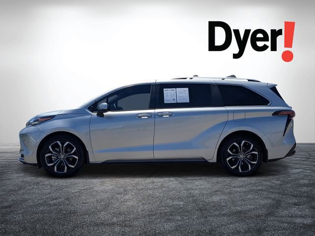 Used 2025 Toyota Sienna Platinum FWD image 7