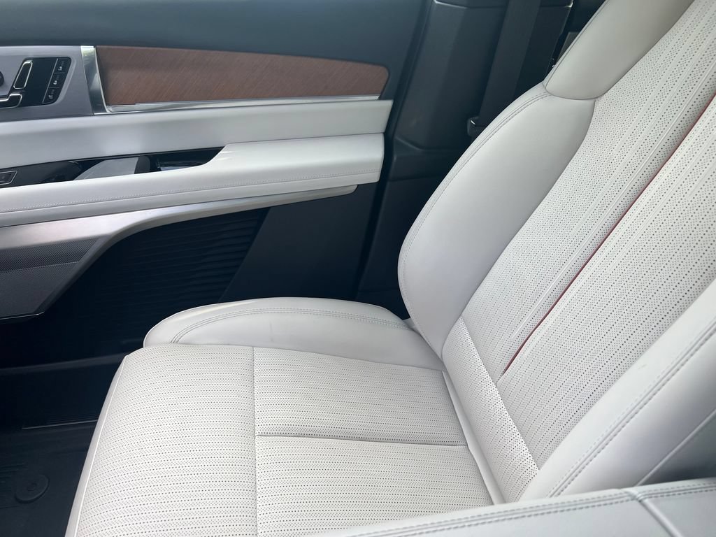Certified 2026 Cadillac Vistiq Sport w/ LPO, Floor Liner Package AWD/4WD image 37