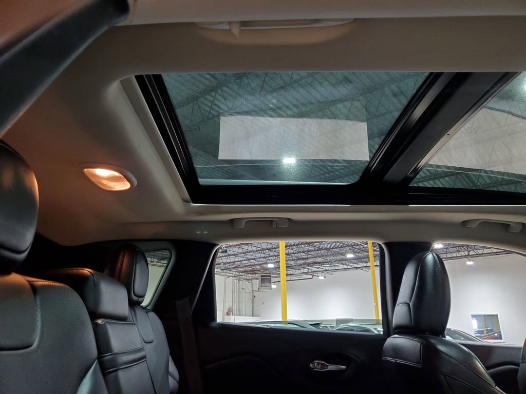 Used 2015 Jeep Cherokee Trailhawk w/ Comfort/Convenience Group image 24