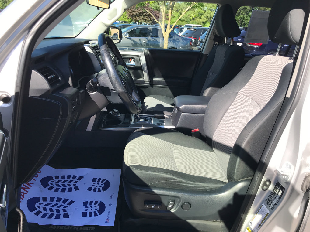 Used 2018 Toyota 4Runner SR5 AWD/4WD image 22