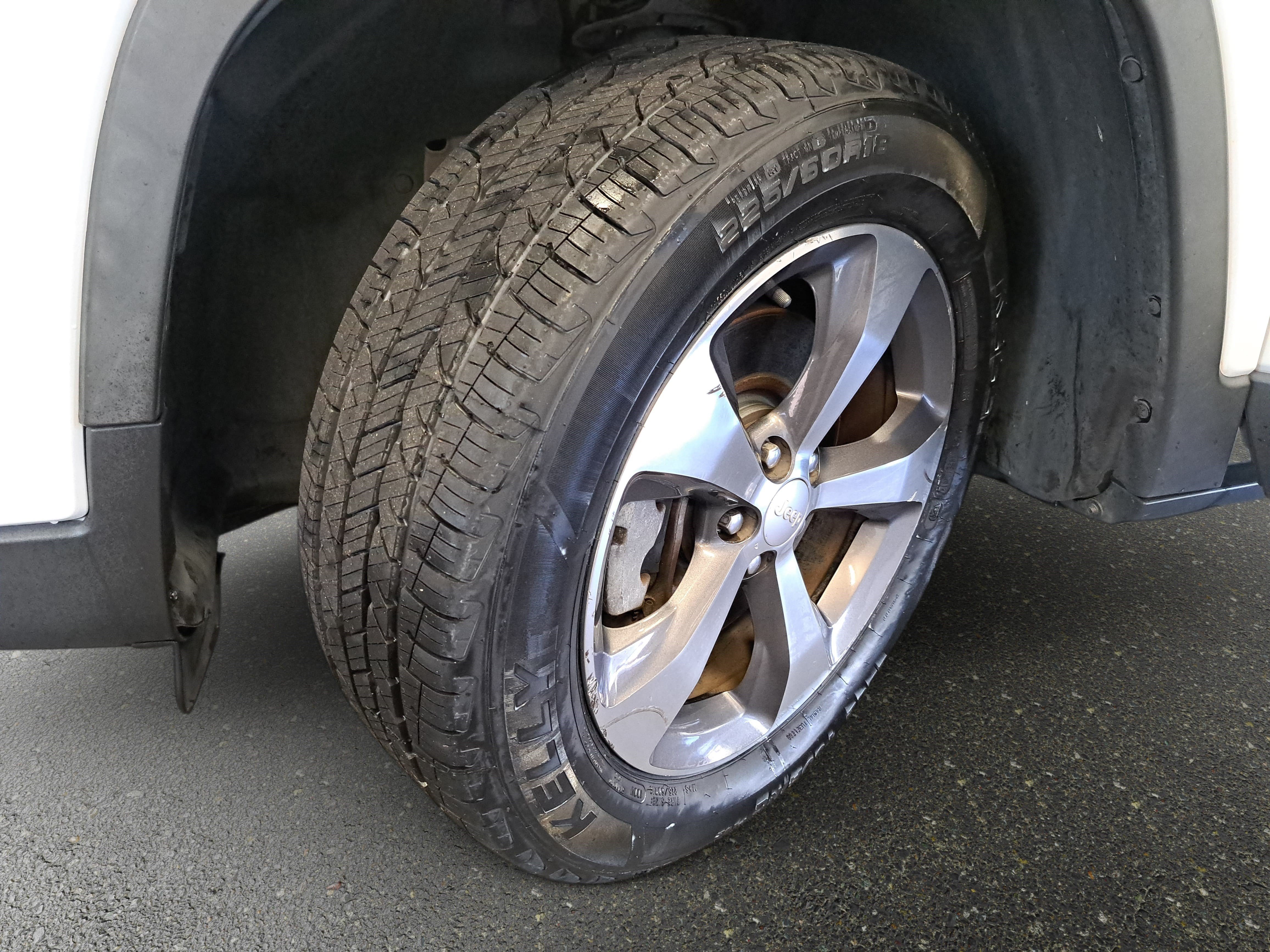 Used 2019 Jeep Cherokee Limited AWD/4WD image 29