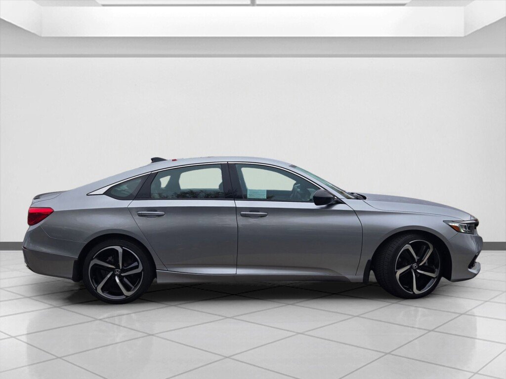 Used 2022 Honda Accord Sport image 4