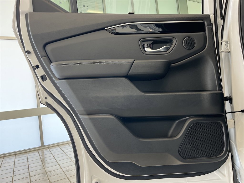 New 2025 Honda Pilot EX-L image 16
