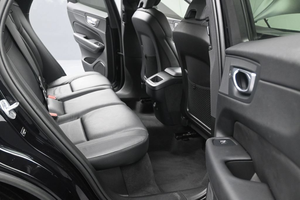 Certified 2024 Volvo XC60 B5 Plus w/ Protection Package Premier AWD/4WD image 17