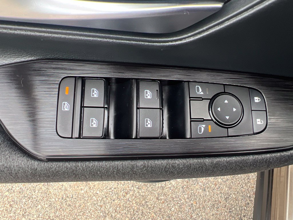 Certified 2025 Nissan Kicks SV w/ Charging Package AWD/4WD image 48