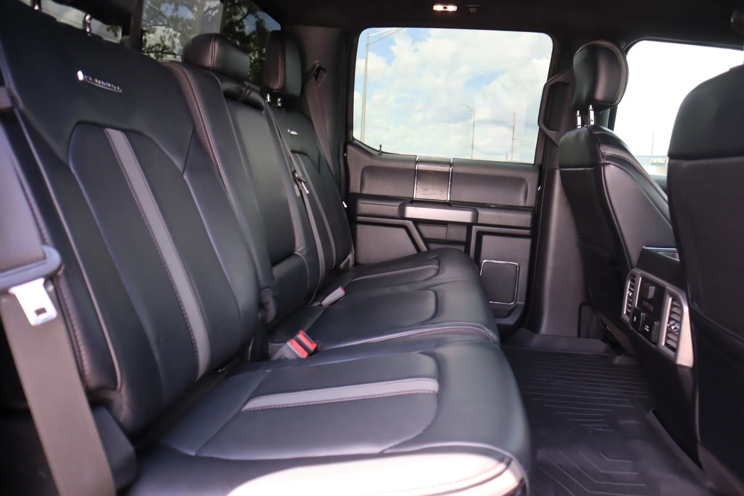 Used 2019 Ford F450 Platinum w/ Platinum Ultimate Package image 31