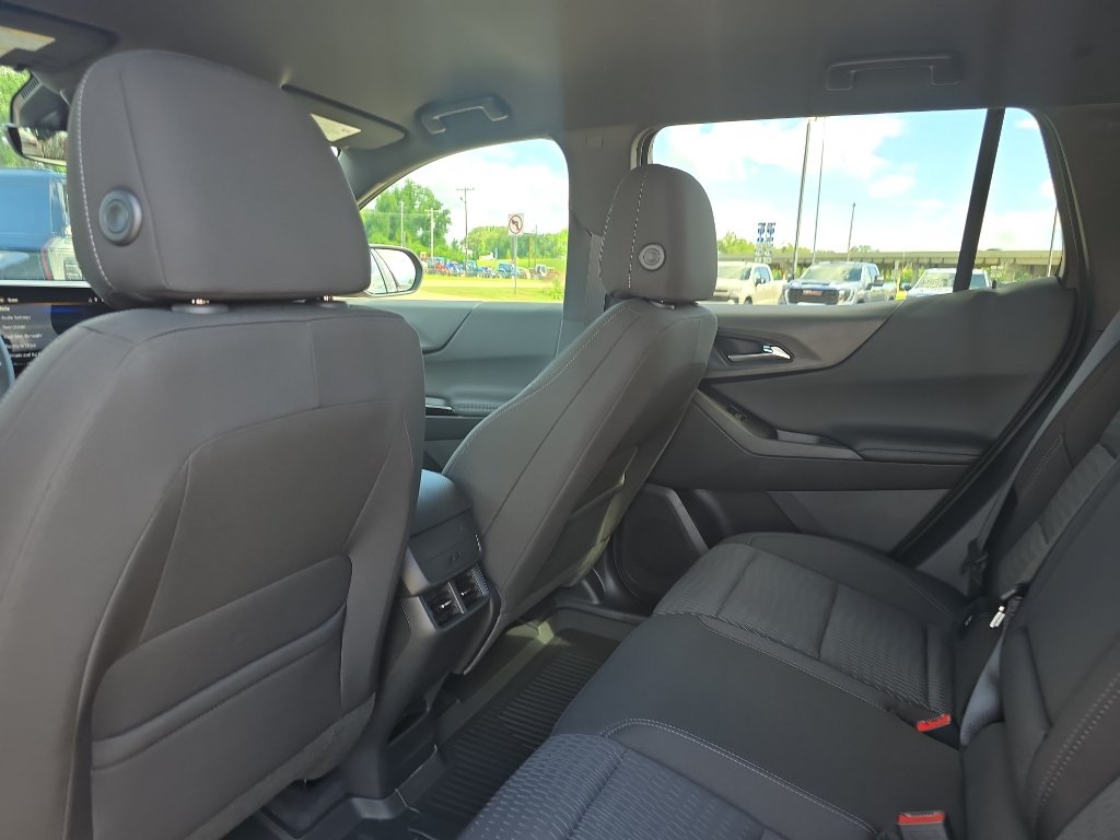 New 2026 Chevrolet Equinox LT w/ Safety and Technology Package FWD image 10