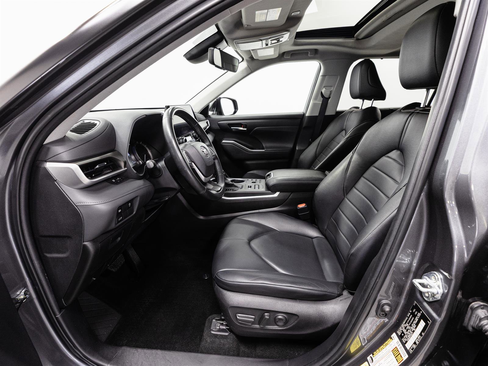 Certified 2023 Toyota Highlander XLE image 4