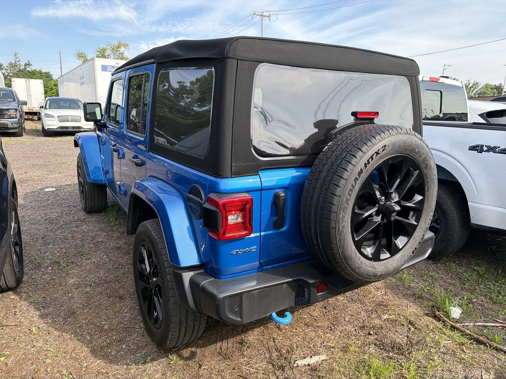 Used 2024 Jeep Wrangler Unlimited Sahara w/ Technology Group AWD/4WD image 3