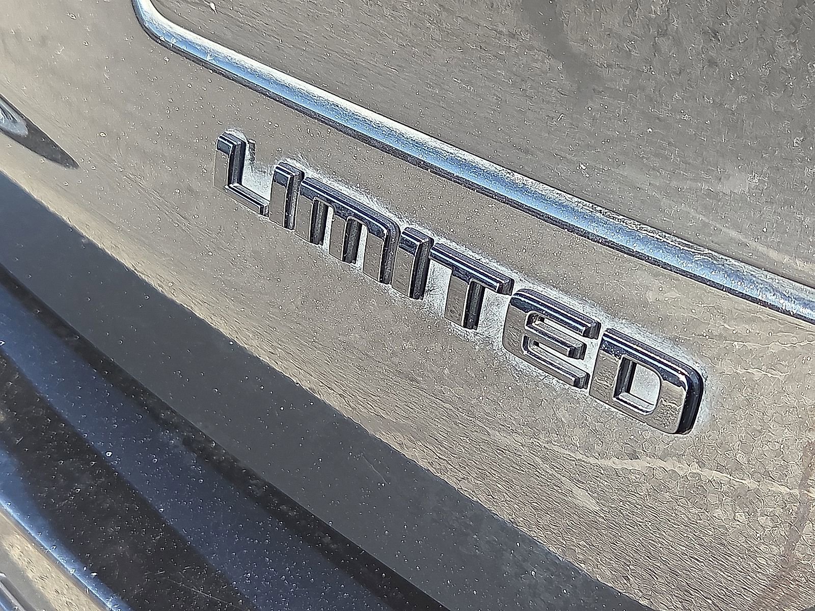 Used 2024 Jeep Grand Cherokee L Limited w/ Black Appearance Package image 8