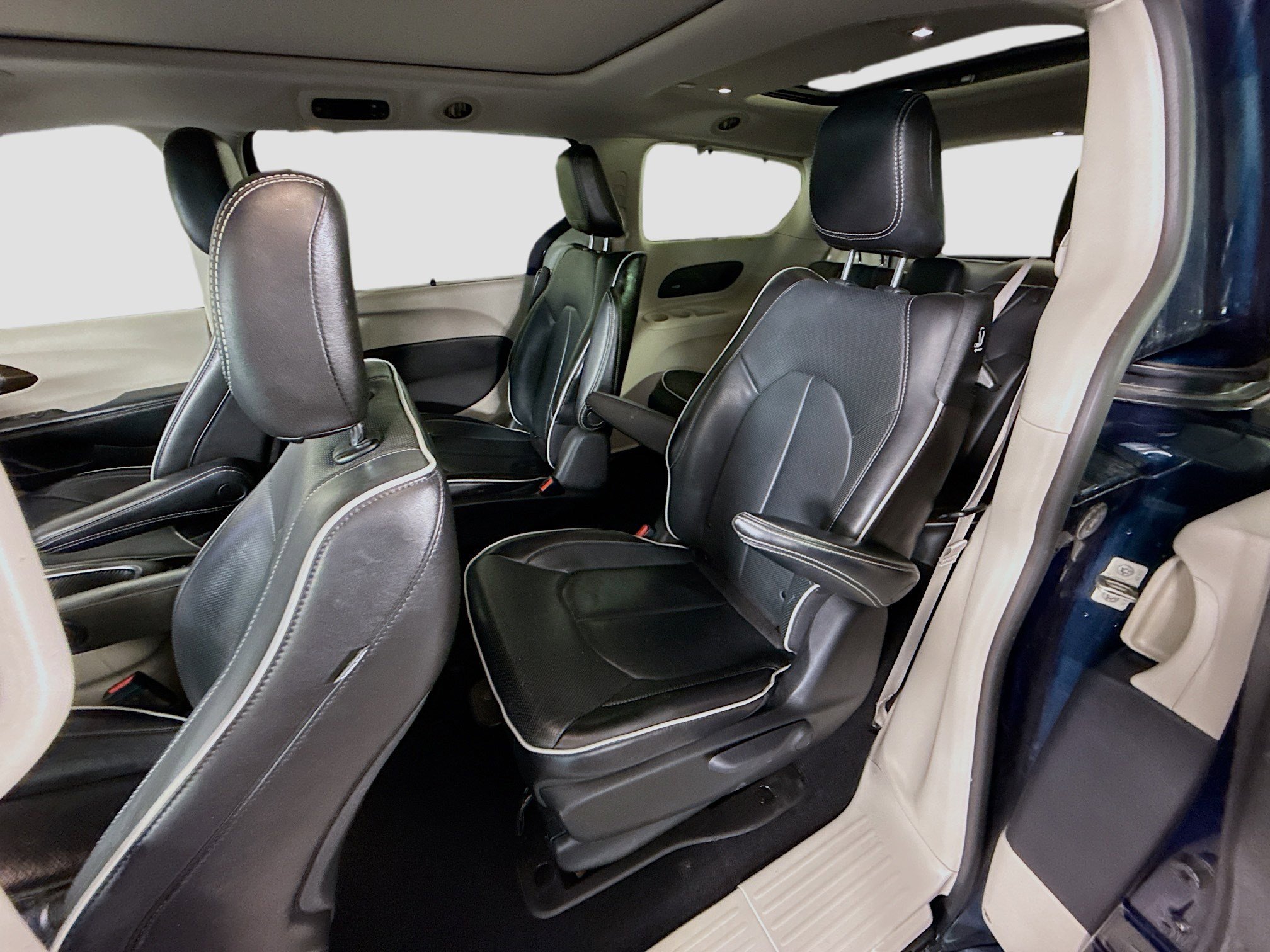 Used 2021 Chrysler Pacifica Limited w/ Premium & Safety Sphere Group image 25