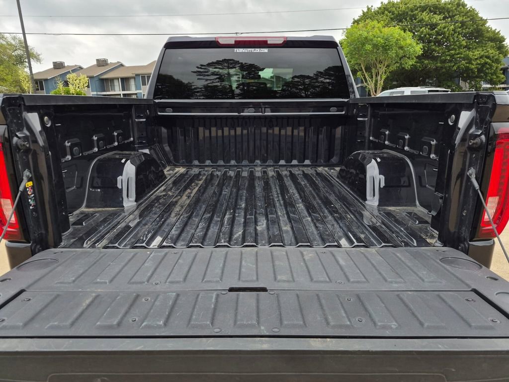 Used 2026 GMC Sierra 1500 SLT AWD/4WD image 11